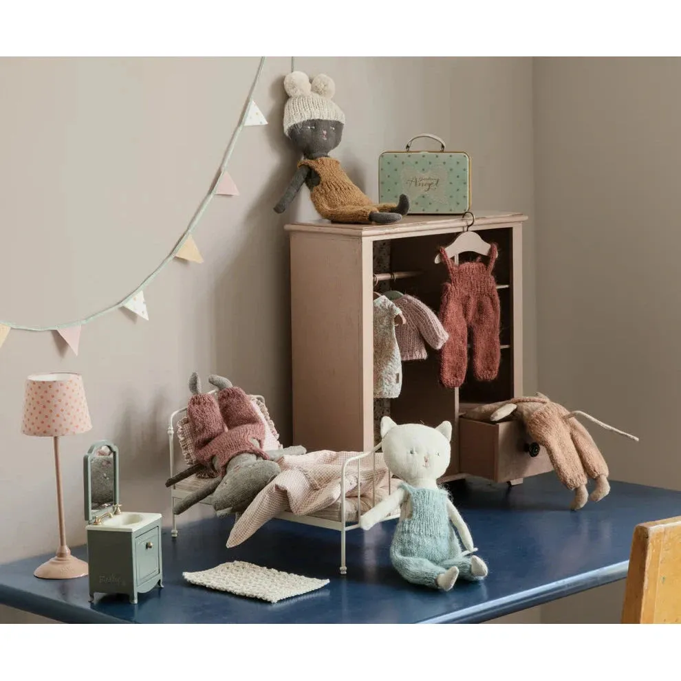 Maileg sink dresser with mirror - dark powder